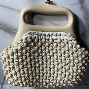 1960’s Vintage Beaded Crocheted Purse Mode Retro Boho Cream Plastic‎ Handle